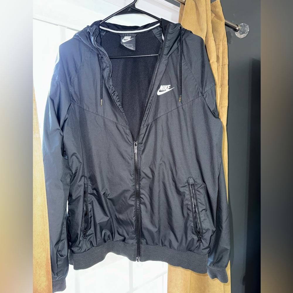 SOLD *****Very nice Nike wind jacket medium